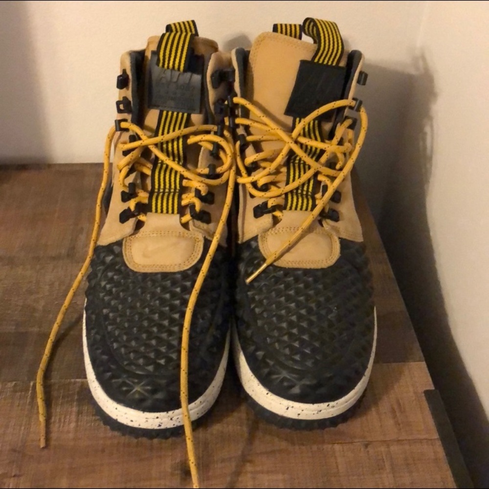 Men’s Nike boots